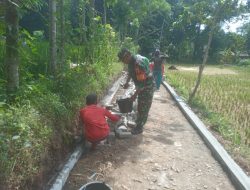 Kerja Bakti Pembangunan Jalan Setapak Dusun Giwang: Babinsa Menjadi Pilar Utama