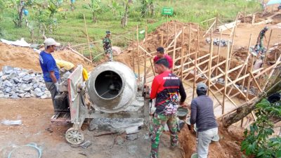 Tak Kenal Lelah, Personil TMMD Ke-120 Kodim 0422/LB dan Warga Kebut Pembuatan Gorong Gorong.