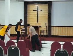 Jelang Hari Bhayangkara Ke-78, Polsek Maesan Bondowoso Bersihkan Gereja