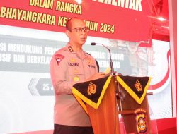 Baksos dan Bansos Serentak, Polda Sumsel Serahkan Bantuan Bedah Rumah dan Layanan Kesehatan Masyarakat