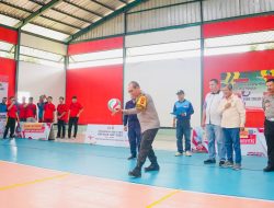 Lakukan Servis Pertama, Irjen A Rachmad Wibowo Buka Resmi Turnamen Bola Voli Kapolda Cup 2024.