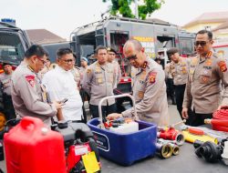 Pastikan Siap Dukung Antisipasi Karhutla, Kapolda Sumsel Periksa Kendaraan dan Sarana Peralatan Pemadam Api