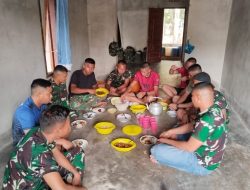 Kebersamaan Potret Sederhana Anggota Satgas TMMD Ke-121 Kodim 0430/BA Saat Makan Siang