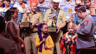 Kapolri dan Ketua Bhayangkari Sapa Dua Anak Pemenang Lomba Setapak Perubahan