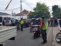 Pastikan Pilkada Berjalan Aman, Babinsa 0822/01 Lakukan Pam Pengamanan Di KPU
