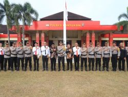 Kapolres Banyuasin Pimpin Langsung Apel Pemberian Penghargaan Kepada Personil Polri