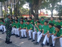 Babinsa 0822/01 Gelar Pelatihan PBB di SMAN 2 Bondowoso untuk Tingkatkan Disiplin Siswa