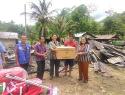 Pemkab Nias Utara Melalui Dinsos Berikan Bantuan Terhadap Korban Kebakaran Rumah Di Desa Hilina’a Kecamatan ATM