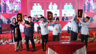 Budi-Hardinalis 1, Emiko-Irwan 2 dan Jon Pandu-Candra 3, KPU Kabupaten Solok Undi Nomor Urut