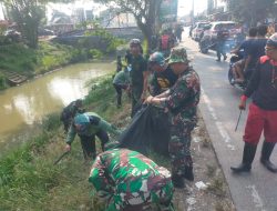 Dalam Rangka HUT TNI ke 79 Kodim 0822 Bondowoso Ikut Terjun Karya Bhakti TNI Bersih-Bersih Sungai Cisadane
