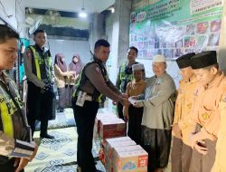 Satlantas Polres Gresik Gelar “Jumat Berkah” di Ponpes Roudlotul Hikmah