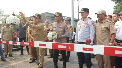 Pj Bupati Apresiasi Polres Mojokerto Bangun Pos Jaga dan Palang Pintu JPL Kereta Api