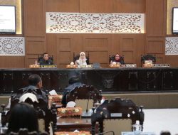 Sidang Paripurna, Legislatif dan Eksekutif Sampaikan Jawaban Tentang Pembahasan Raperda