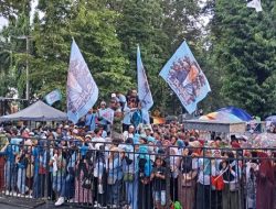 3 Ribuan Massa Antar Keberangkatan Paslon Bagus Menuju Debat ke 3 : Berpolitik Riang Gembira tapi Taat Aturan