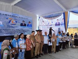 Simbolis Penyerahan Pemenang Lomba Komunitas Peduli Sungai, banjir dan Lingkungan Kota Palembang