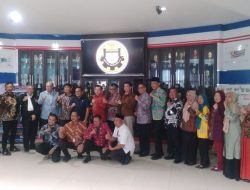 Komisi ll DPR RI Bersama Pj Gubernur Sumsel Berikan Makan Siang Gratis di SMK N 2 Palembang