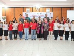 Ketua Yayasan Kanker Indonesia Cabang Kota Gunungsitoli Kukuhkan Pengurus Komunitas Sahabat Support Kanker Masa Bakti 2024-2027