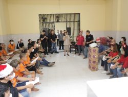 Tahanan Polrestabes Surabaya Melaksanakan Ibadah Natal di Rutan Tahti