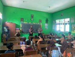 Polres Nganjuk Bagikan Makan Siang Bergizi Gratis di SDN 1 Wilangan