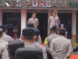Tradisi Pedang Pora Sambut Pejabat Baru Kapolres Purbalingga