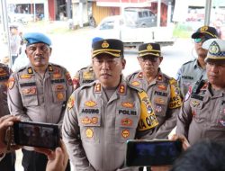 Kapolres Pasaman Barat Bagikan Helm Gratis Dalam Rangka Operasi Keselamatan Singgalang 2025