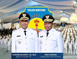 Resmi, Yohanis Manibuy dan Joko Lingara Sebagai Bupati dan Wakil Bupati Kabupaten Teluk