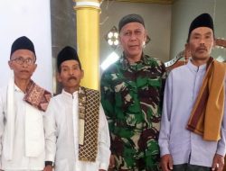Di Tengah Padatnya Kegiatan, Satgas TMMD Ke-123 Letda Inf Saiful Jadi Muadzin Shalat Jumat Bersama Warga