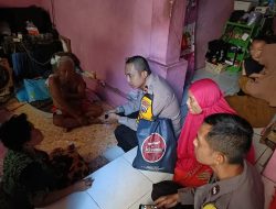 Kapolsek Asemrowo Kunjungi Warga yang Menderita Stroke dan Guru Ngaji Lumpuh