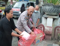 Jumat Berkah, Polres Nganjuk bersama Awak Media Bagikan Ratusan Takjil di Terminal Anjuk Ladang