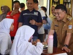 Dalam Rangka Mendukung Program Indonesia Emas Bupati Musi Rawas Utara Pantau Pembagian Makan Bergizi Gratis di SMPN Maur