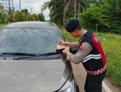 Polres Banyuasin Sosialisasikan dan Pemasangan Stiker Tagline “Mudik Aman”