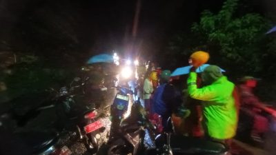 Jalur Penghubung Tiga Kecamatan Lumpuh, Polresta Banyumas Eavakuasi Material Longsor