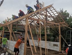 Polsek Bagor Bangun Kembali Rumah Korban Kebakaran di Banaranwetan