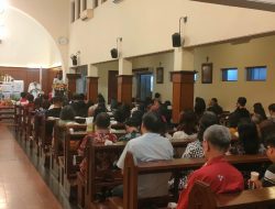 Ibadah Malam Paskah di Gereja Santo Yohanes Penginjil Berjalan Lancar Berkat Sinergi TNI-Polri