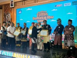Wako Alfin Terima Penghargaan Atas Dedikasi Pelestarian Bahasa dan Budaya Lokal