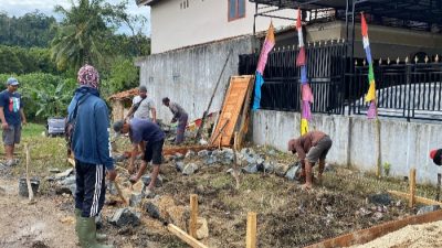 Wujudkan Lingkungan Aman, Satgas TMMD Kodim 0422/Lampung Barat Bangun Pos Kamling di Pekon Pemerihan