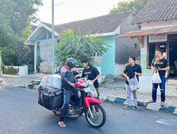 Jumat Berkah, SMSI Bondowoso Berbagi Nasi Bungkus untuk Pengguna Jalan dan Tukang Becak