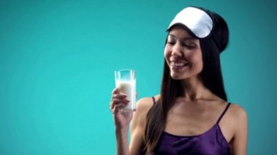 6 Jenis Minuman Sebelum Tidur yang Membantu Menurunkan Berat Badan