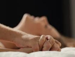 7 Cara dan Posisi Ampuh Agar Istri Cepat Klimaks, Bikin Hubungan Makin Mesra!