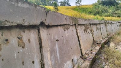 Belum Sampai Dua Tahun! Tembok Penahan di Desa Kota Agung Muara Enim Rusak Parah, Diduga Dikerjakan Asal Jadi
