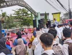 Puluhan Warga Sepatan Demo SMK Negeri 2 Kabupaten Tangerang, Ada Apa?