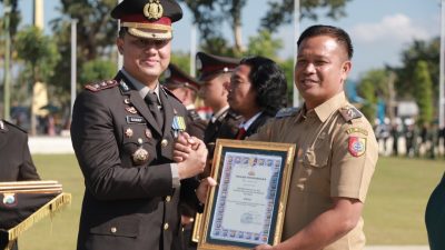 Kapolres Jember Berikan Reward kepada 4 Anggota Polri dan 5 Warga Sipil di HUT Bhayangkara ke-79