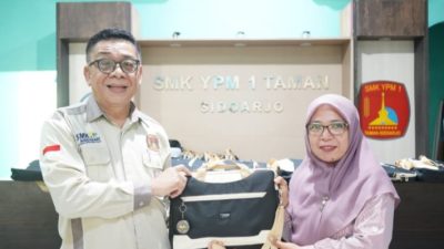SMK YPM 1 Taman Bagikan Laptop untuk Sekolah di Sidoarjo