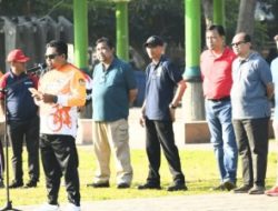 Wabup Bondowoso Pimpin Jumat Bersih di Alun-Alun RBA, Tegaskan ASN Harus Jadi Teladan Kebersihan