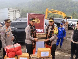 Polri Distribusikan Bantuan Kemanusiaan untuk Korban Bencana di Mauponggo, NTT