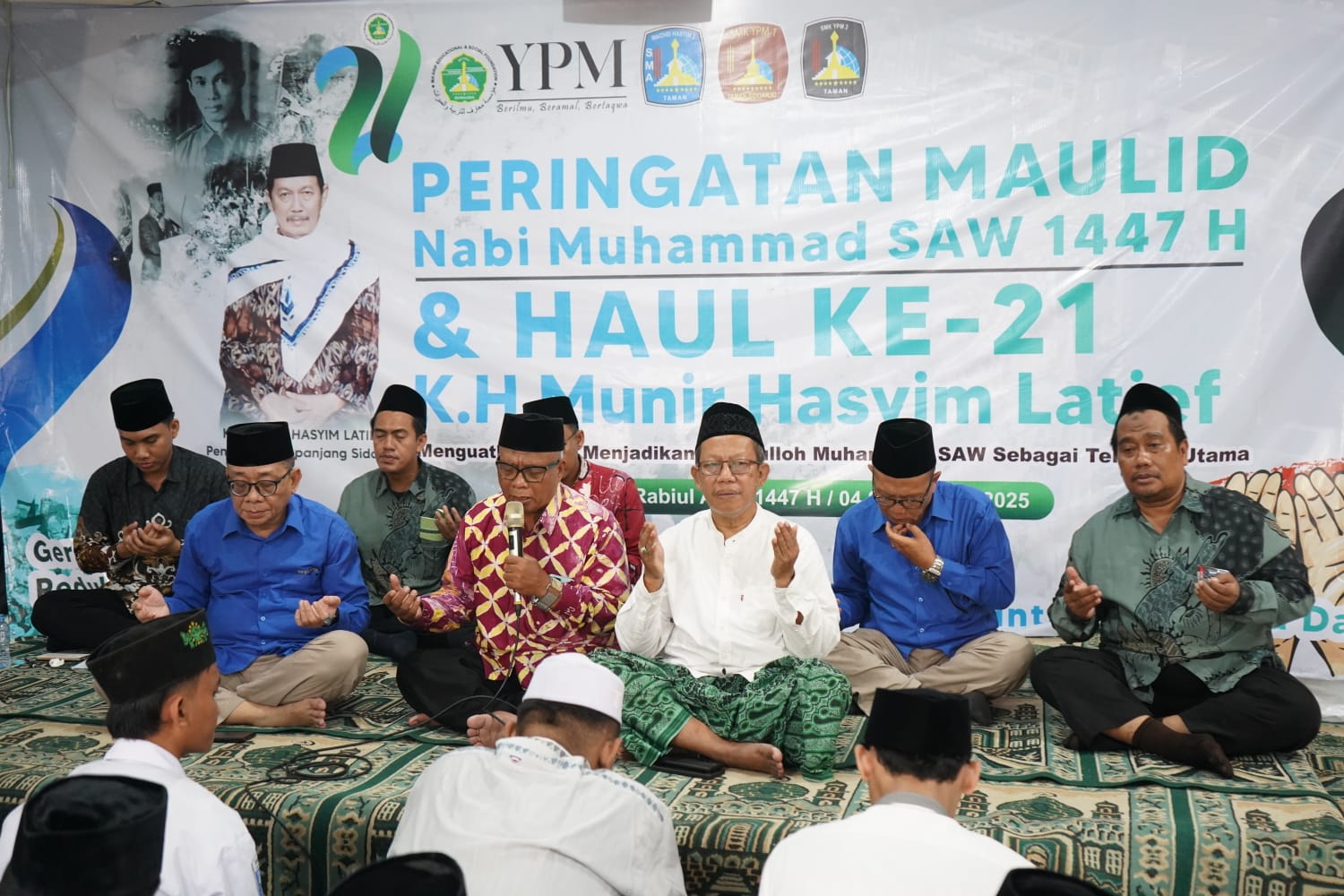 Semarak Maulid Nabi dan Haul KH. Munir Hasyim Latif di SMK YPM 1 Taman, Donasi untuk Palestina Terkumpul