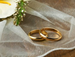 Aku Kira Pilih Cincin Nikah Itu Ribet, Ternyata Aku Cuma Salah Tempat