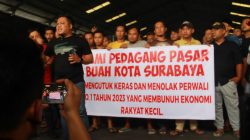 Pedagang Buah Tanjungsari Gelar Aksi Demo Tolak Perwali No. 1 Tahun 2023