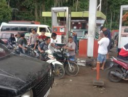 Antisipasi Antrian Kendaraan, Roda Dua dan Empat, Polsek Panti Siagakan Personel di SPBU Nagari Panti