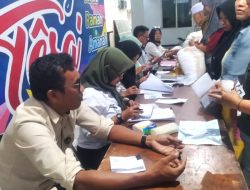 Bulog jember Salurkan Bantuan Pangan 20 Kg Beras dan 4 Liter Minyak untuk KPM di Kelurahan Patrang